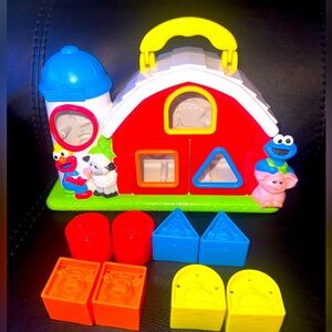 1999 Tyco Sesame Street Shape Sorter Fame Barn Play Learning toy